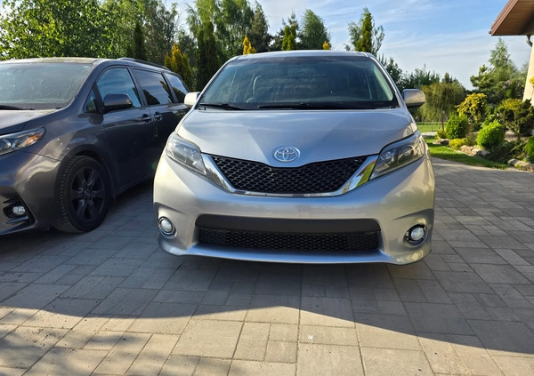 Toyota Sienna cena 90000 przebieg: 187700, rok produkcji 2016 z Zabłudów małe 106